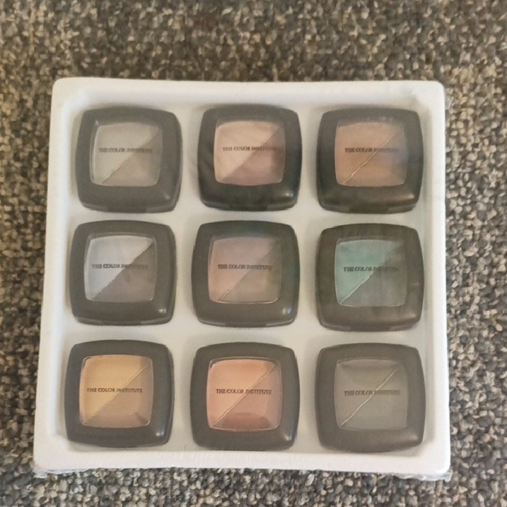 The Color Institute Eyeshadow Palette - 9 Shade Combos